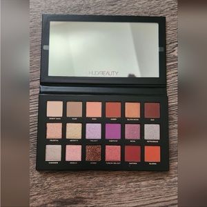 Huda Beauty Desert Dusk Palette
